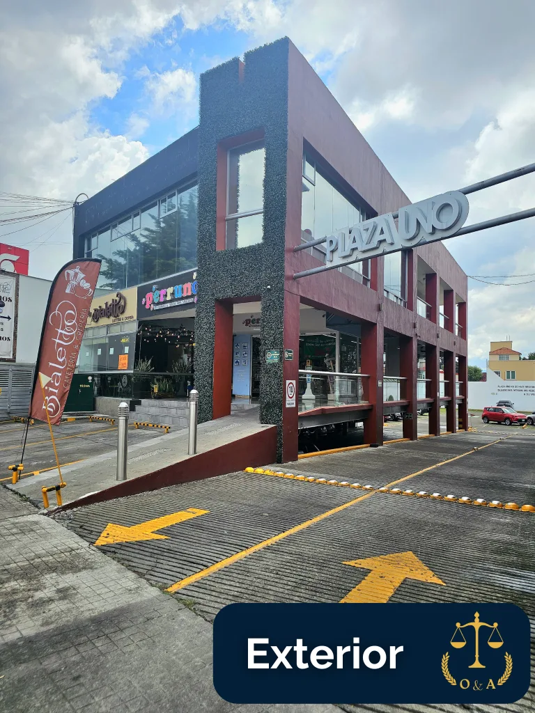 Fachada exterior de Plaza 1 sobre Avenida Tecnológico en Metepec.
